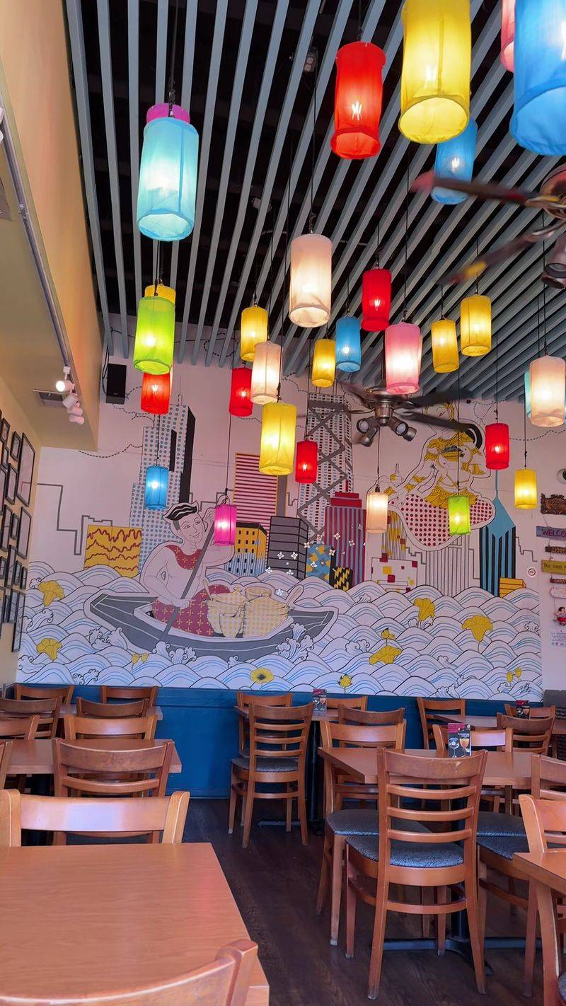 Thai Street Food Has A Cozy Home On A Busy Broadway Block
