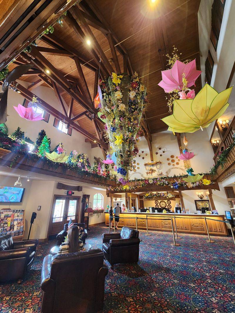 That Lobby Mural Tells A Story Worth Pausing For That Lobby Mural Tells A Story Worth Pausing For