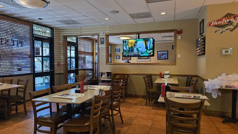 The 1950s Diner Vibe That Makes Every Bite Taste Better