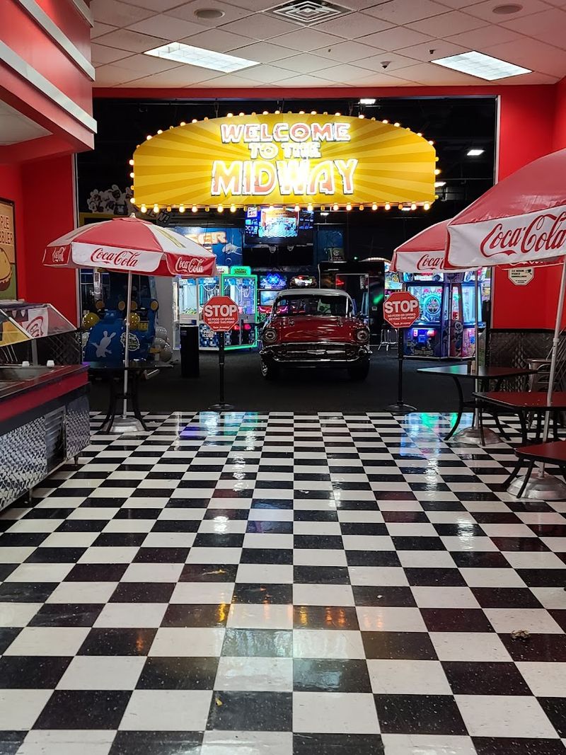 The 1950s Theme That Turns Dinner Into An Experience