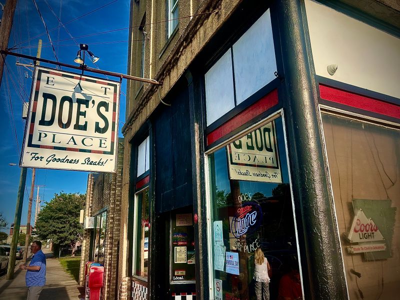 Doe’s Eat Place