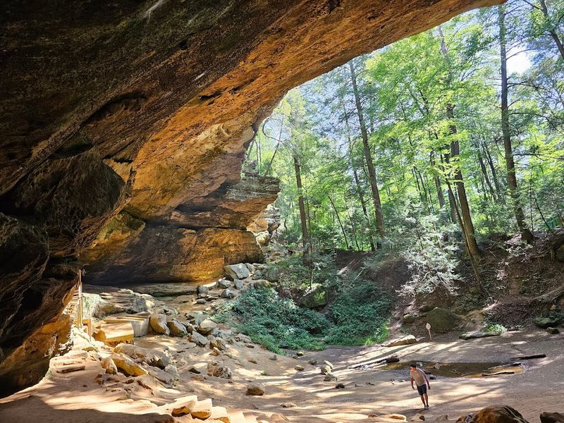 The Acoustic Magic Under the Overhang