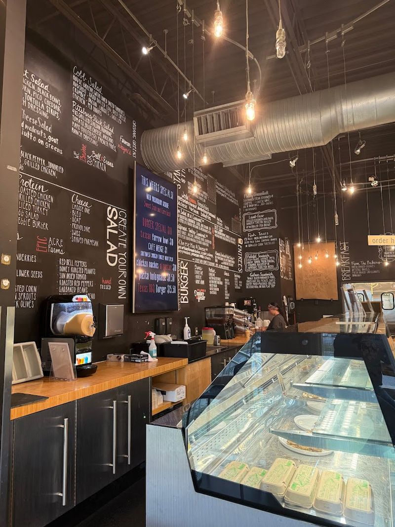 Operating Hours That Reward The Monday-Through-Friday Crowd