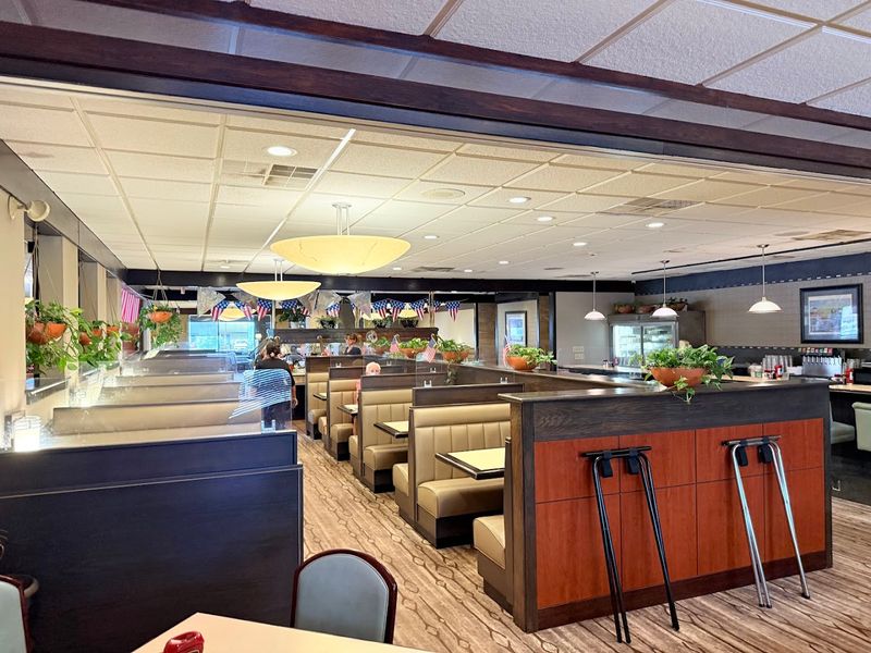 Hours That Respect Early Risers And Night Owls