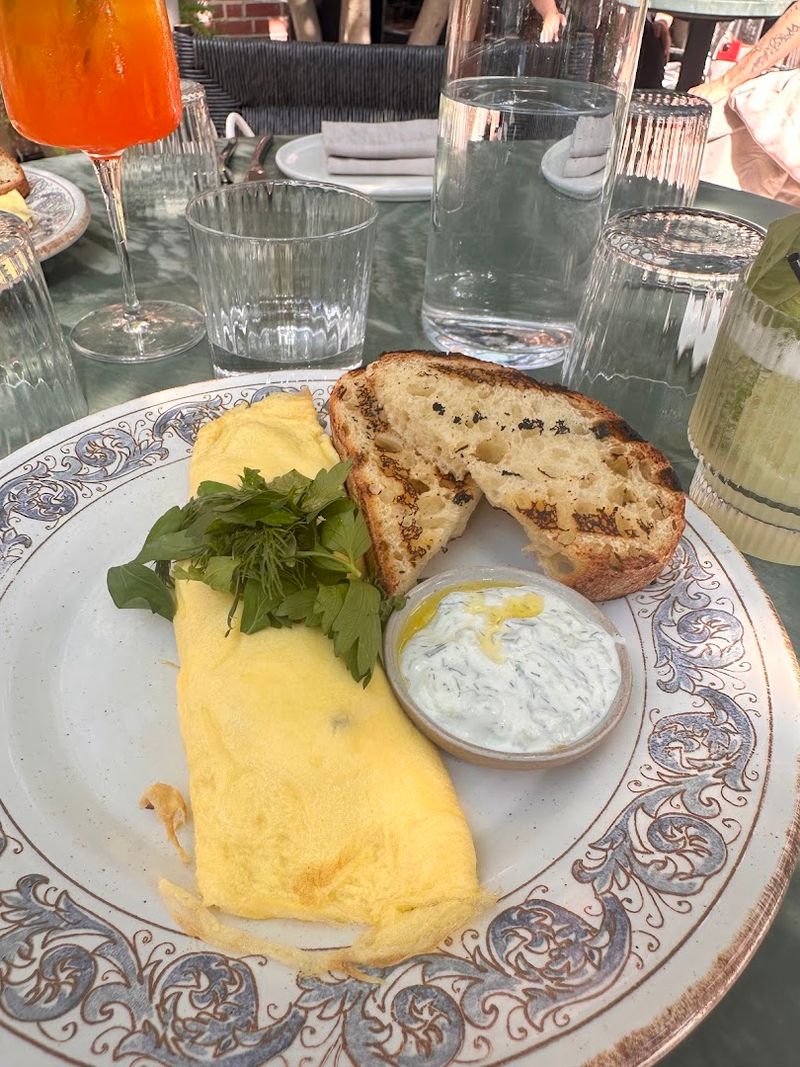 Operating Hours That Reward The Early Risers