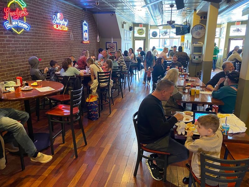 Machs Gute Pub and Grille