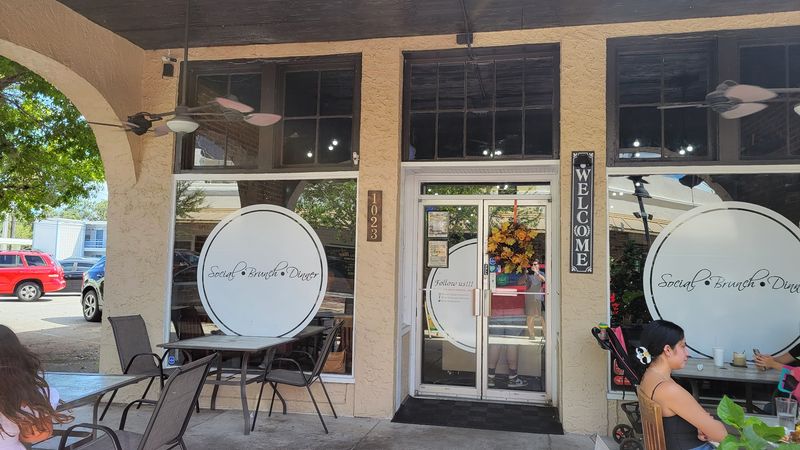 Service That Makes Guests Feel Like Regulars From Day One