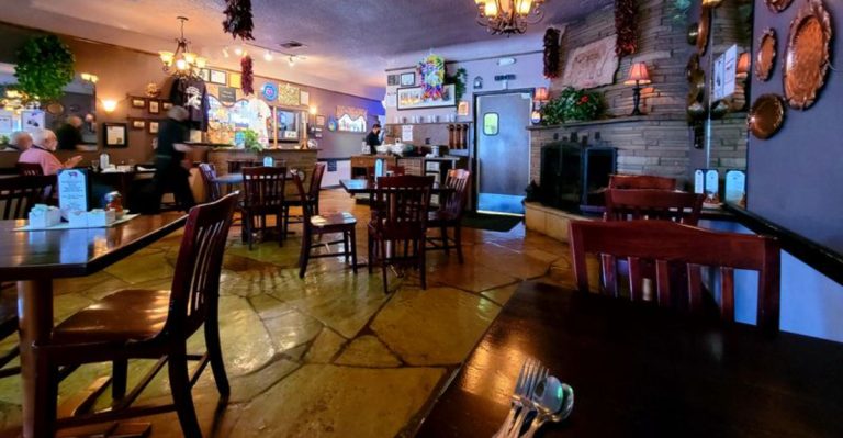 The Arizona Steakhouse Most Drivers Pass Without Realizing What’s Inside