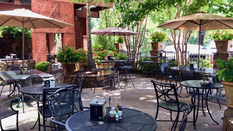 A Local Pizza That Keeps People Coming Back