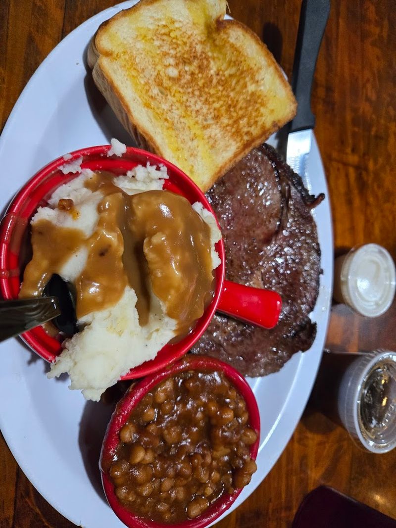 Smoke And Patience Shape Every Bite