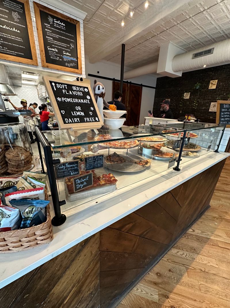 DeSalvo's Pizza – Evanston