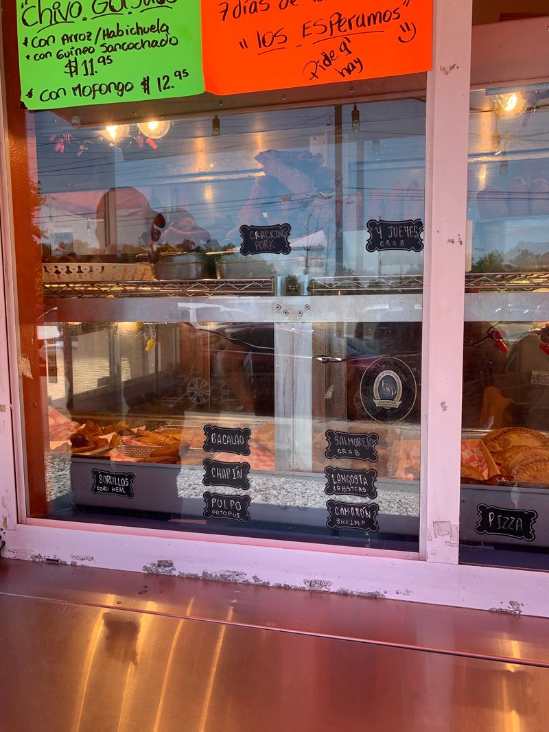The Atmosphere And Setup: A True Street Food Vibe