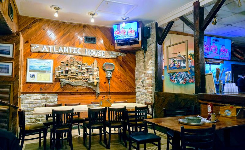 The Atmosphere Captures Classic Beach Town Dining At Its Best The Atmosphere Captures Classic Beach Town Dining At Its Best
