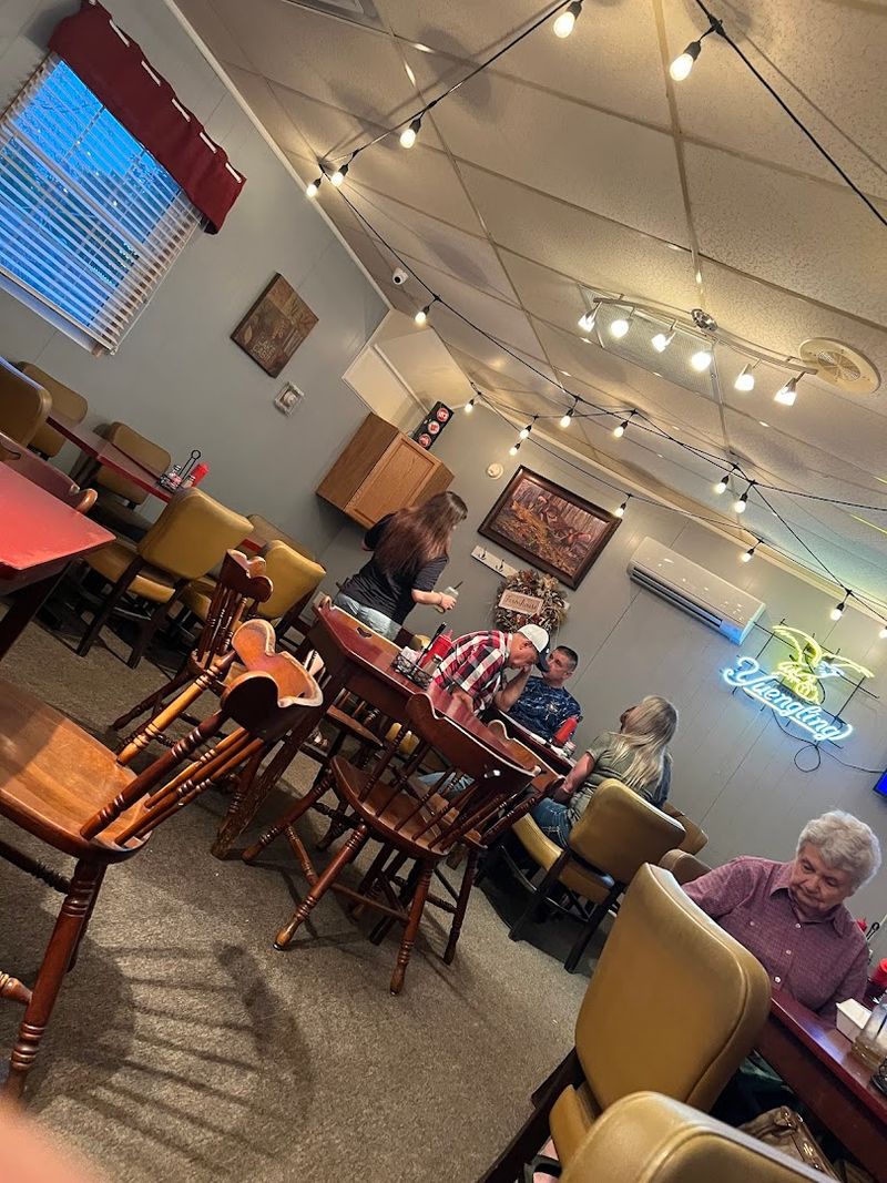 The Atmosphere: Casual, Cozy, and Completely Unpretentious