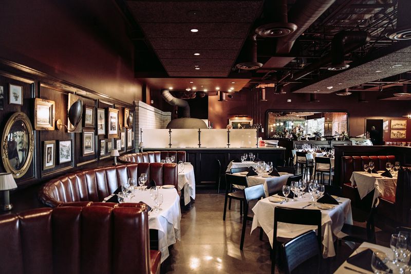 The Atmosphere That Keeps Diners Coming Back