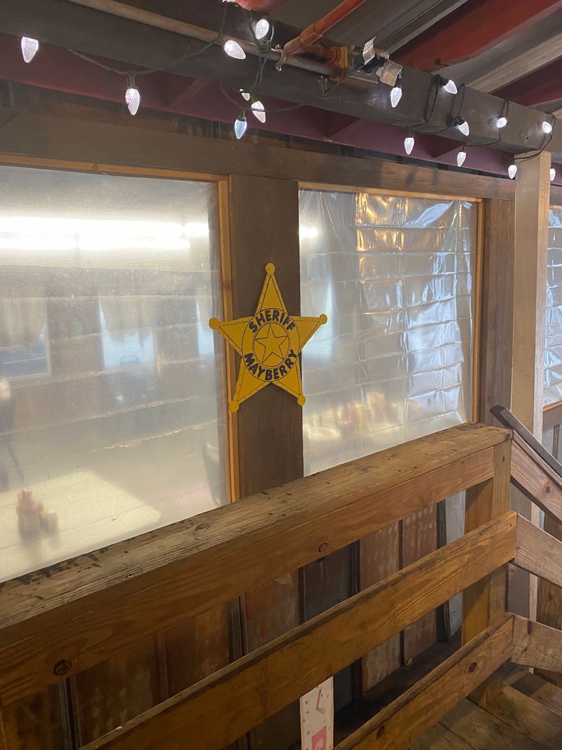 The Atmosphere That Makes First-Time Visitors Feel Like Regulars The Atmosphere That Makes First-Time Visitors Feel Like Regulars