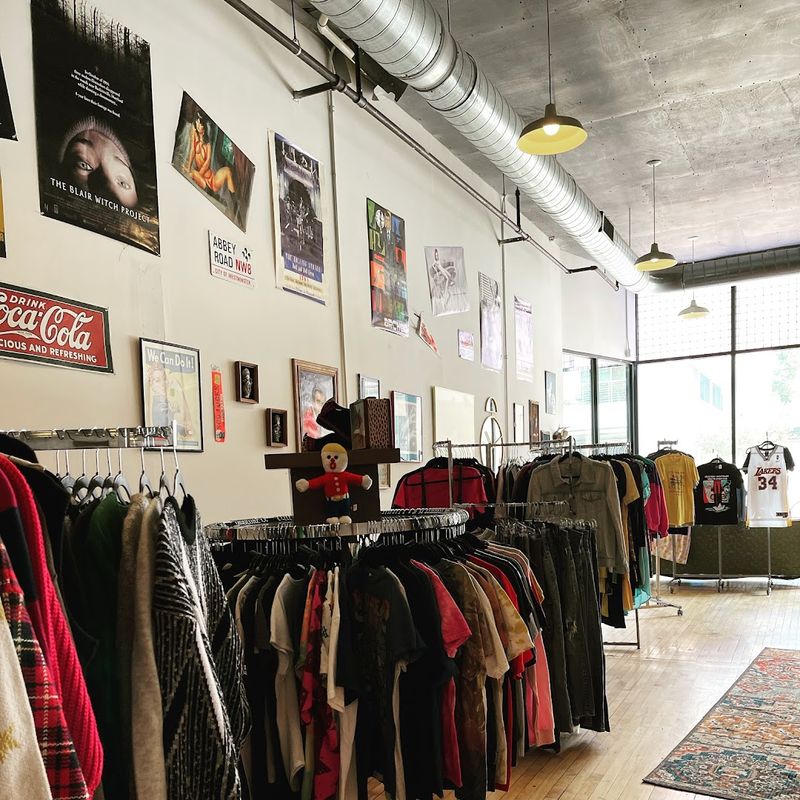 Decaydence Vintage, Grand Rapids