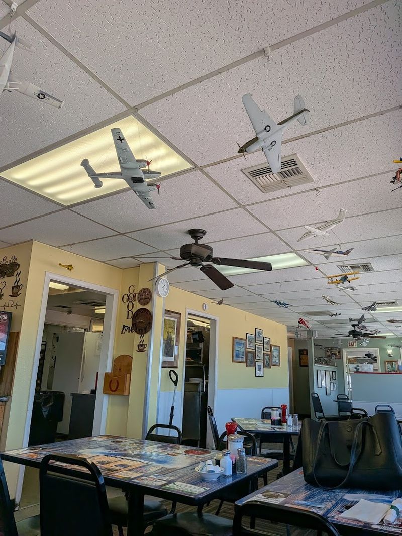 The Aviation Theme That Makes Every Meal More Fun The Aviation Theme That Makes Every Meal More Fun