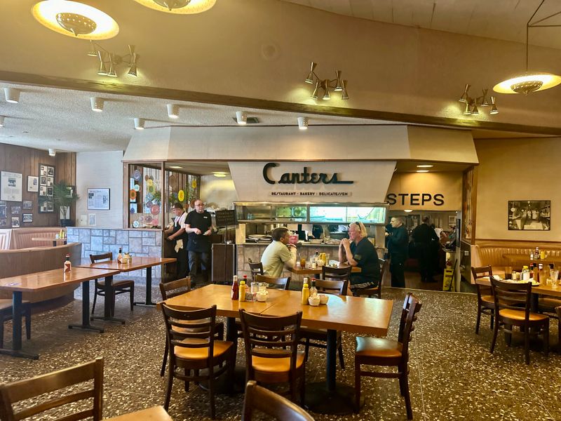 Social Media Fame Amplifies The Crowds