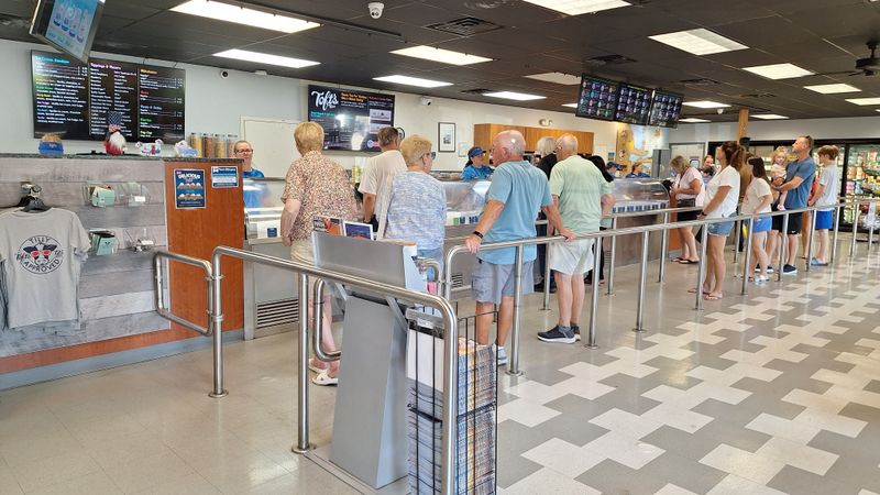 Fast-Moving Lines Despite the Crowds