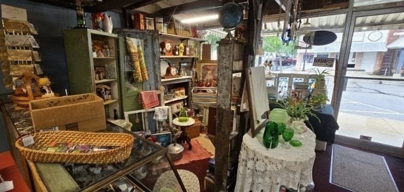 The Barn Antique Store, Roann