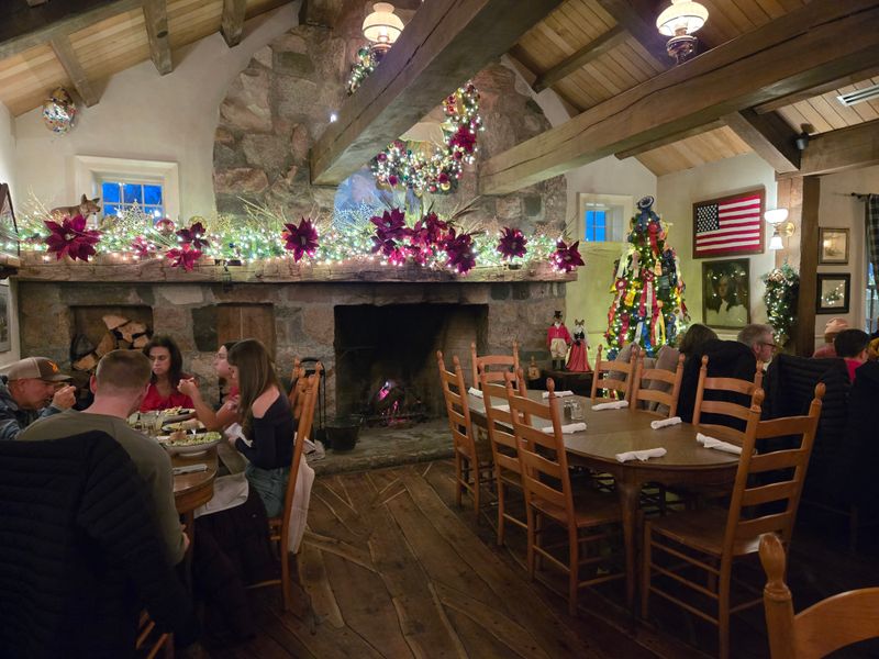 The White Horse Inn, Metamora