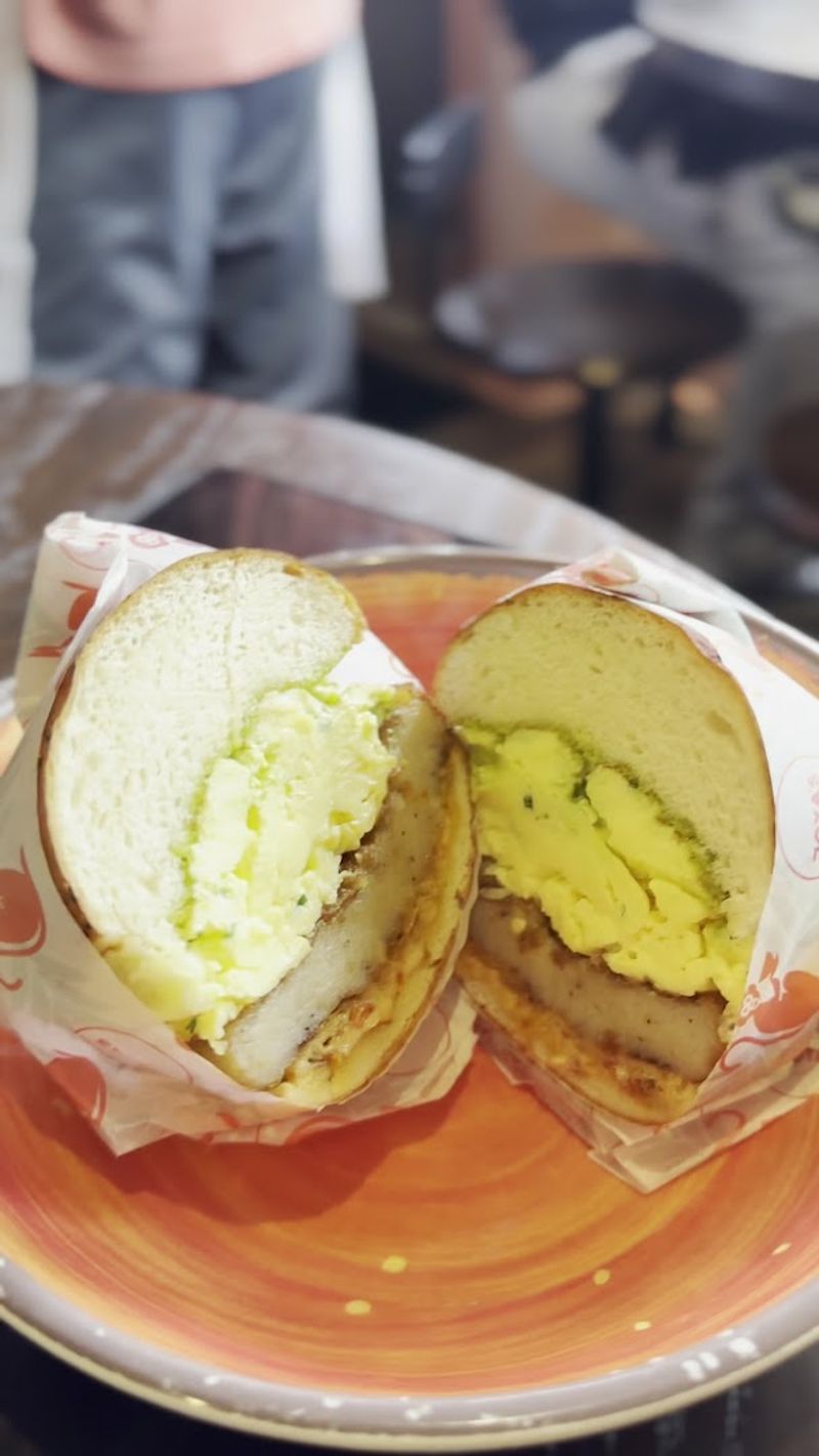 Breakfast That Actually Earns the Hype