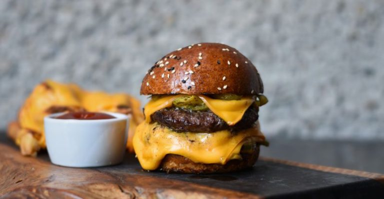 The Best Beachside Burger Shacks Only Californians Know About