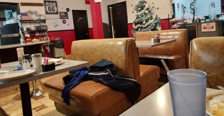 The Biscuits And Gravy At This Tiny Arizona Diner Are So Good, You’ll Wish You Lived Next Door