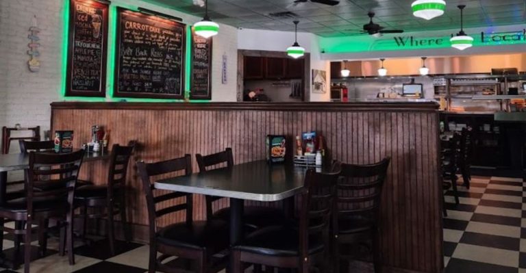The Biscuits And Gravy At This Unassuming Restaurant In Florida Are So Delicious You Will Definitely Be Back