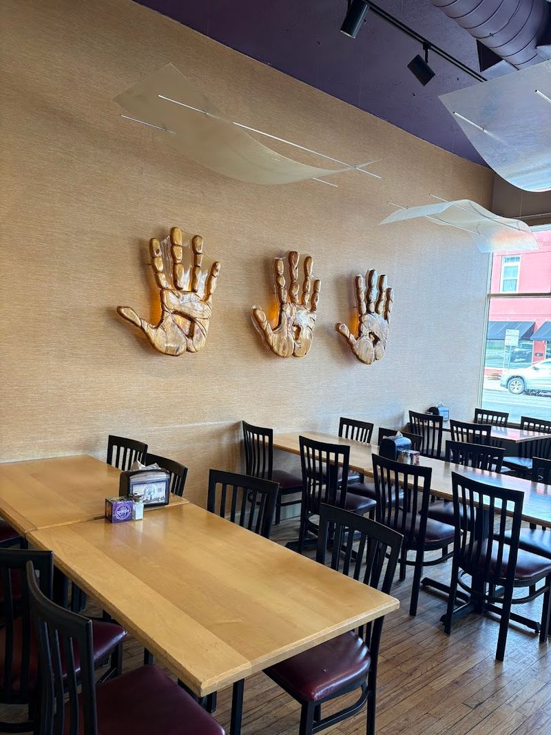 How the Staff Turns First-Timers Into Regulars Before They Even Sit Down