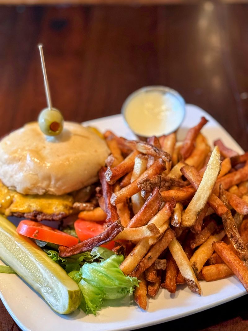 Manhattan's Pub 'n Cheer – Toledo