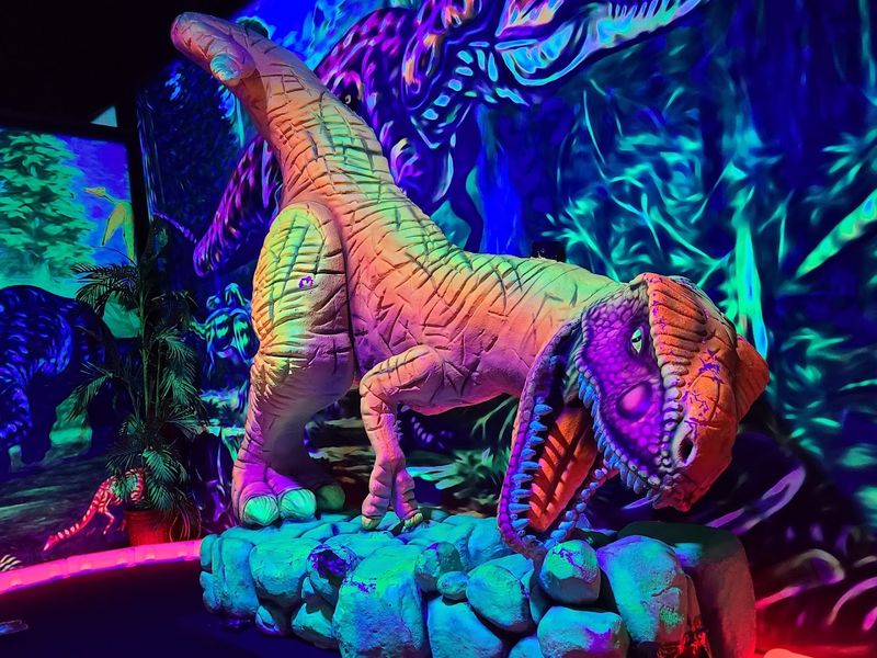 Dinosaurs That Look Incredible Under UV Lights