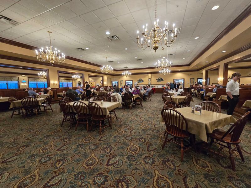 Hartville Kitchen Restaurant & Bakery, Hartville