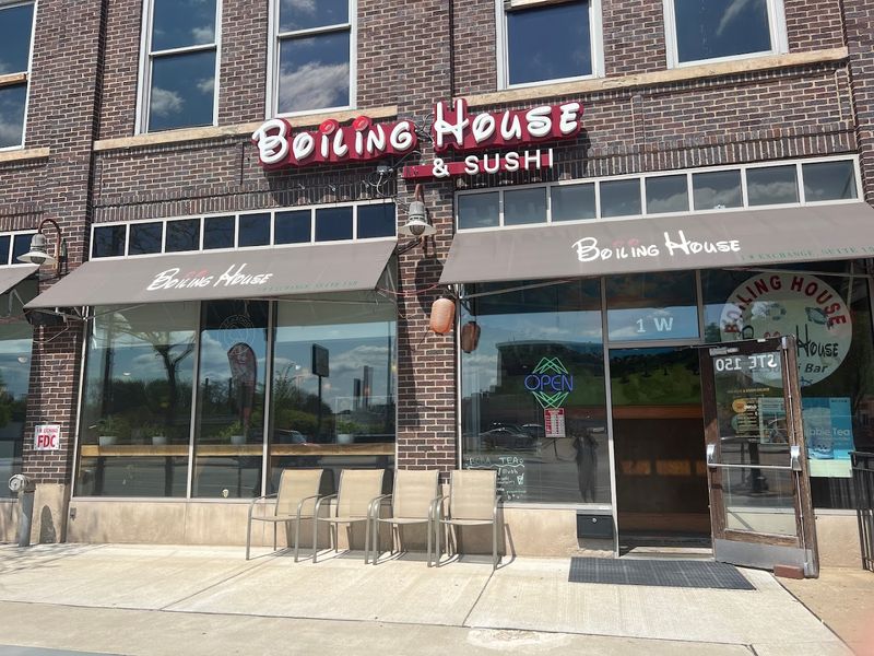 The Boiling House Seafood and Sushi, Akron