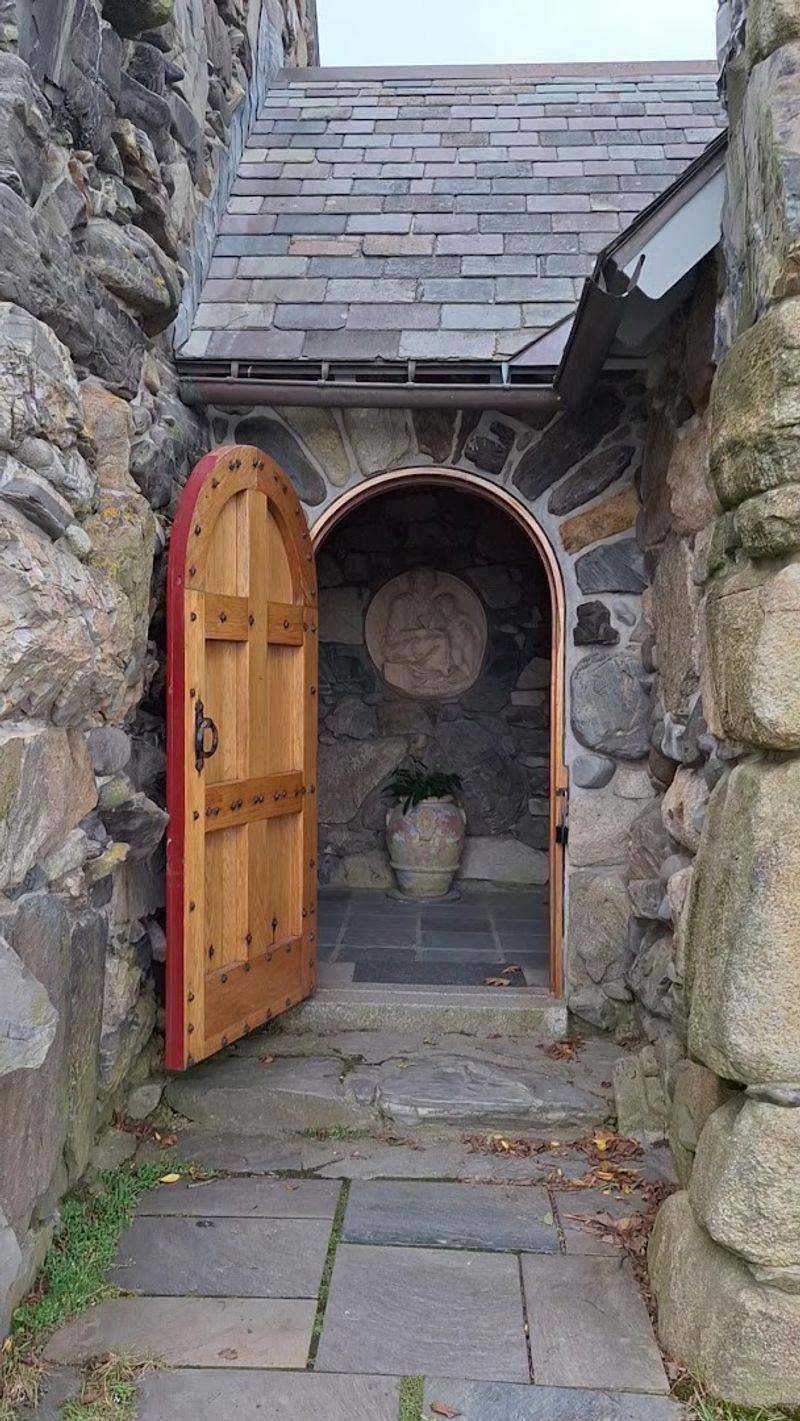 The Bold Red Door 