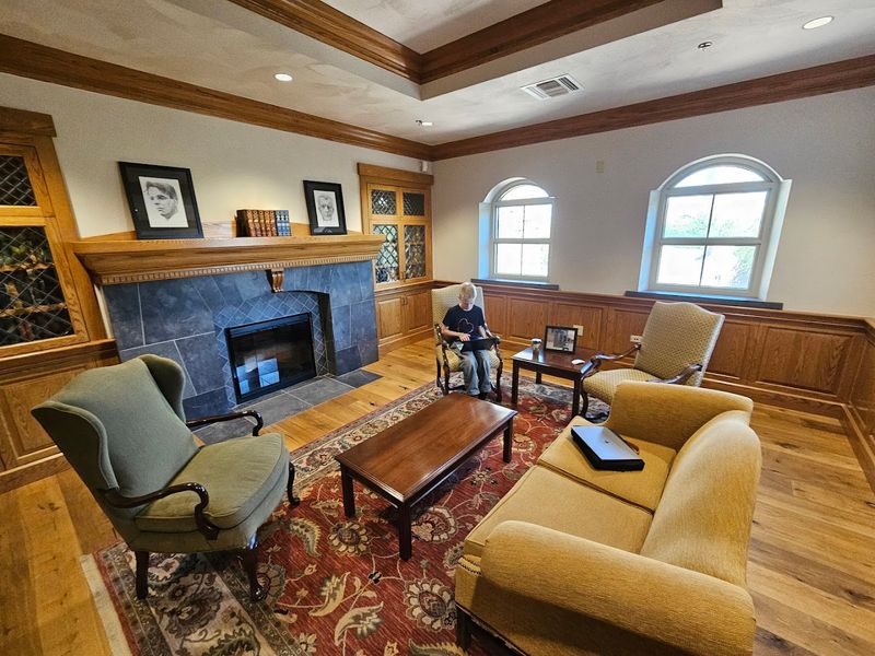 Reading Rooms Designed For Quiet Discovery