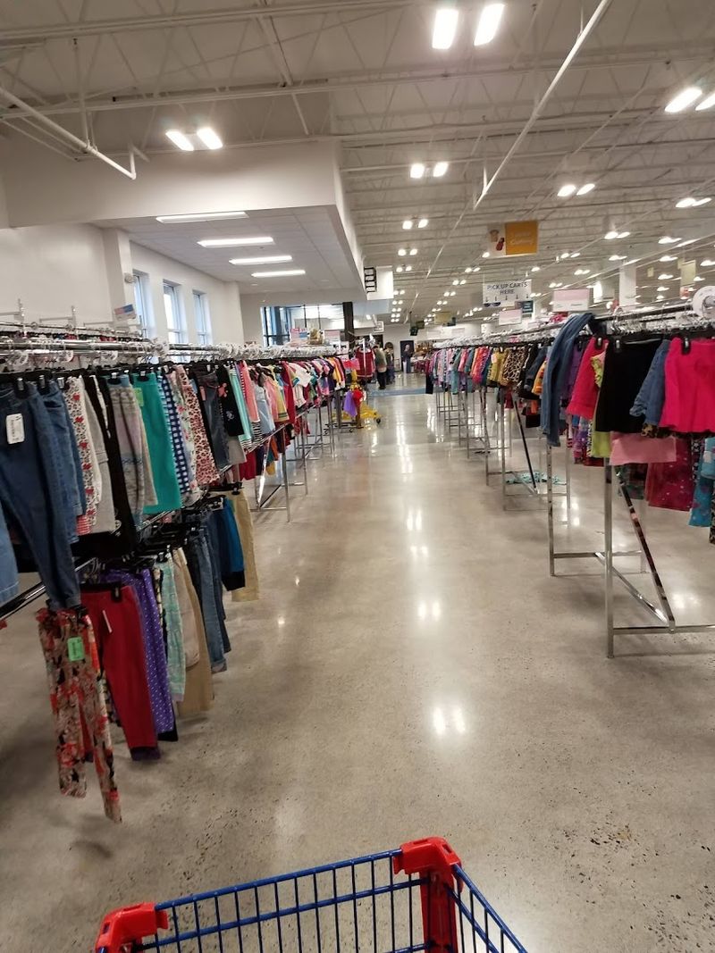 Women's and Plus-Size Clothing Options Are Exceptionally Well-Stocked