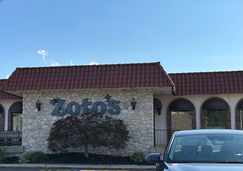Zoto's Family Restaurant and Diner — Line Lexington