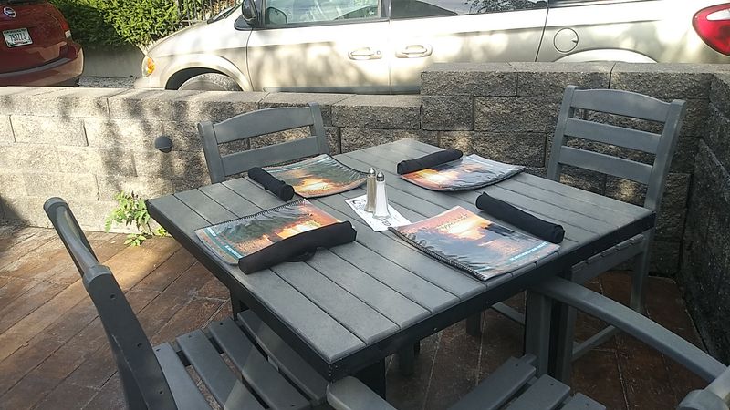 Sleepy Owl Supper Club, Syracuse, IN 46567