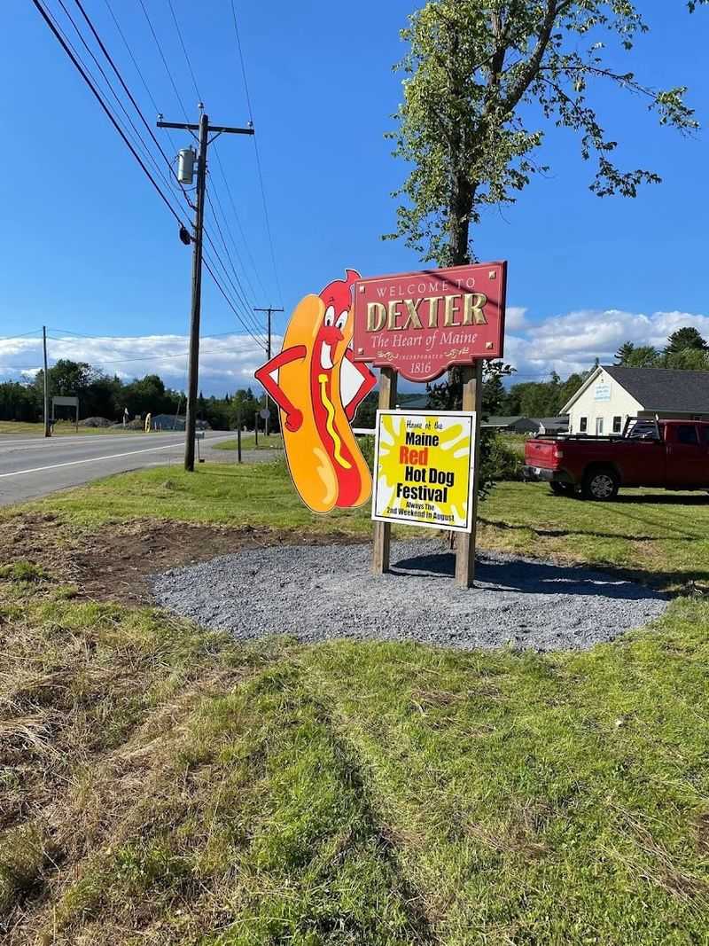 The Bright Red Bite Mainers Love