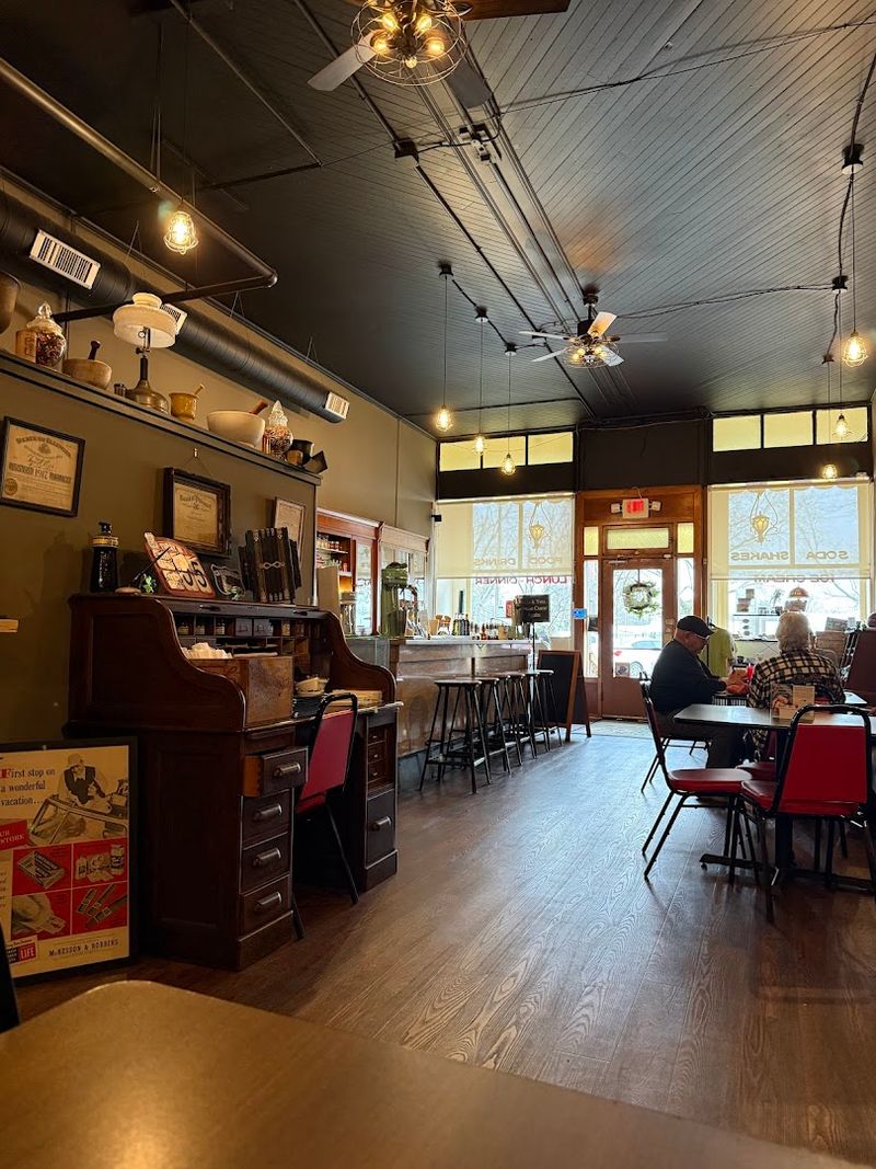 Doc's Just Off 66 - Girard