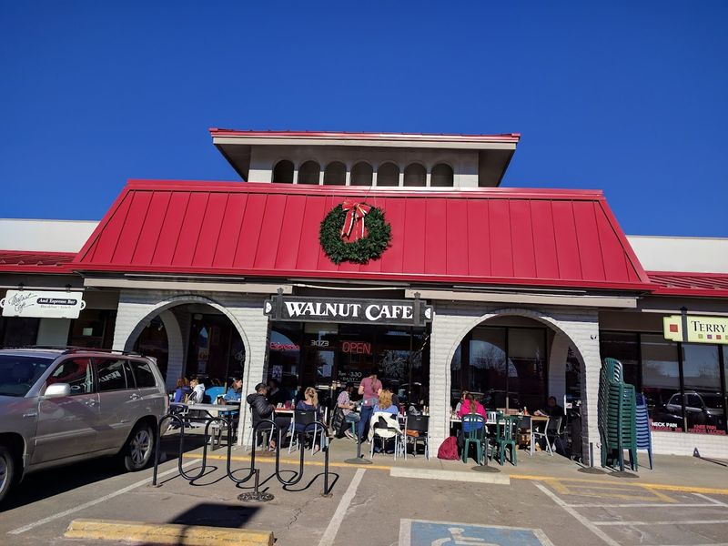 Walnut Café