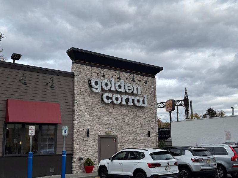 Golden Corral Buffet & Grill