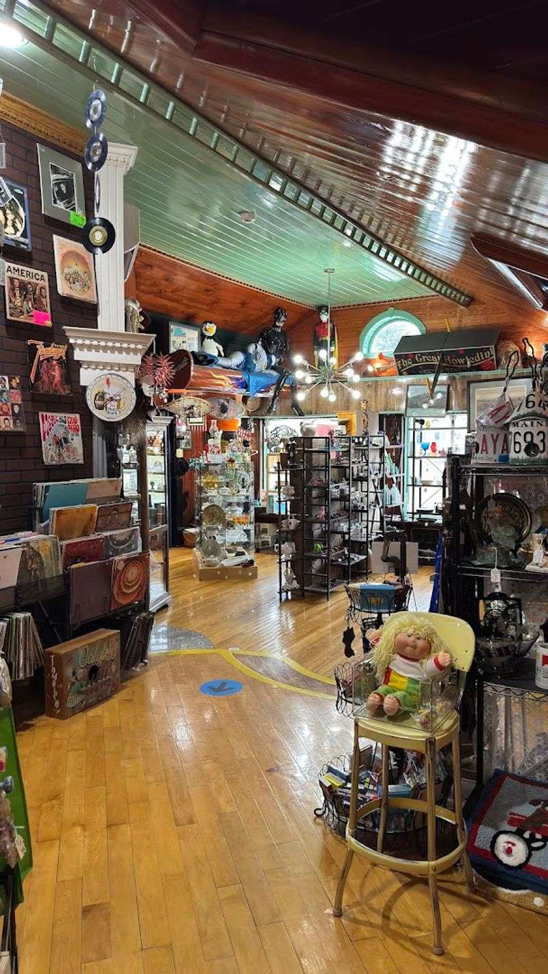 A Labyrinth Of Rooms Full Of Surprises