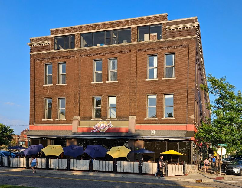 Schu’s Grill & Bar (St. Joseph)