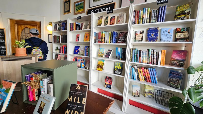 Pressed Books & Coffee, Lakeland