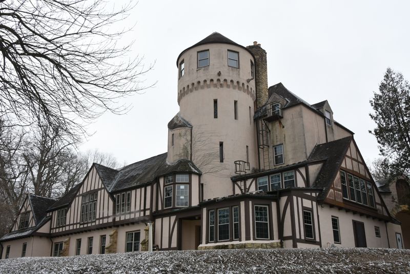 Exact Location And How To Arrive Smoothly