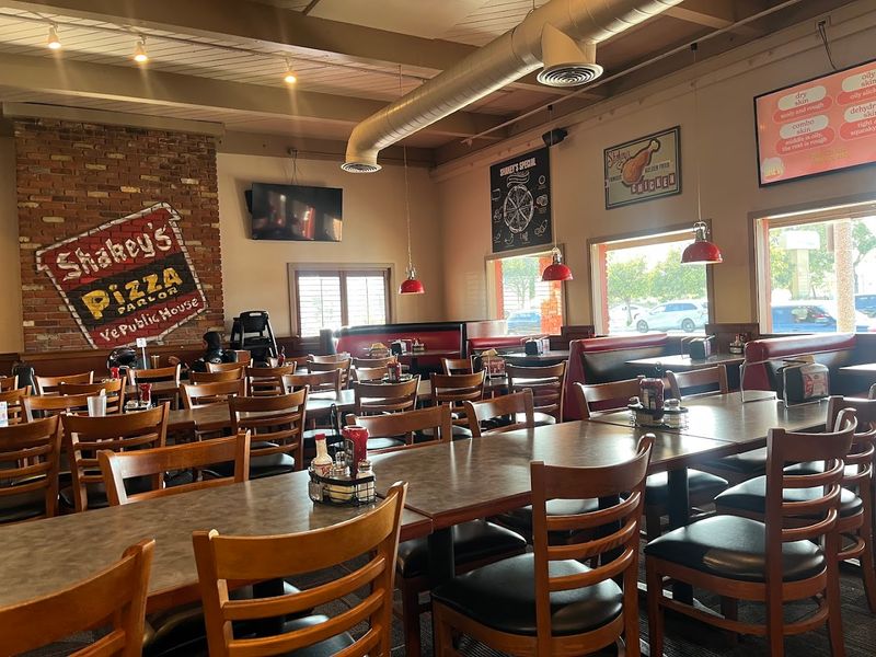 Shakey's Pizza Parlor