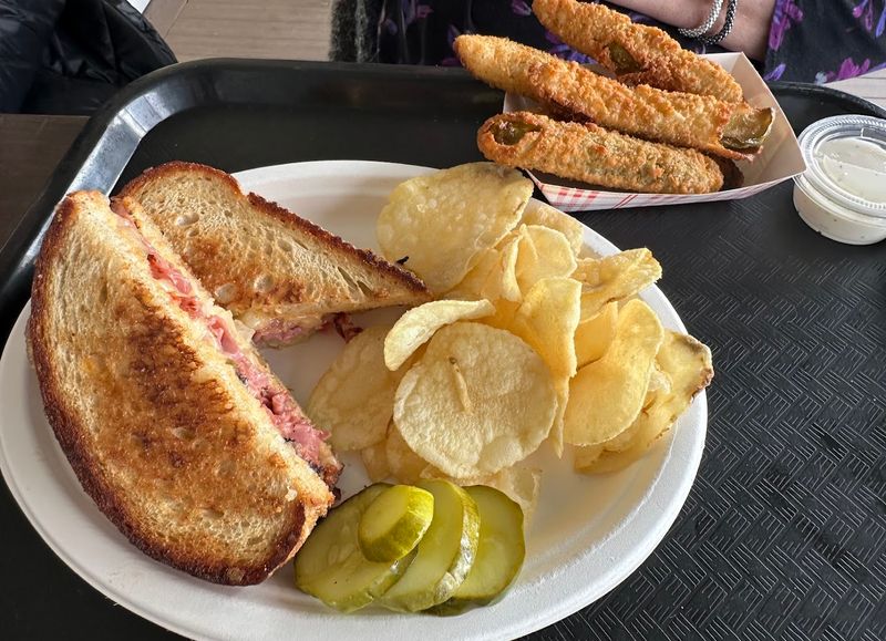 Fried Cheese Curds Are a Fan Favorite Worth Ordering Twice